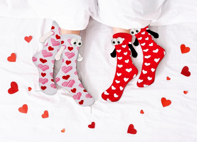 Habbiful 2 Pairs Valentine's Day Holding Hands Socks Funny Magnetic Couple Socks Valentines Day Gifts for Her Men Women - Image 3